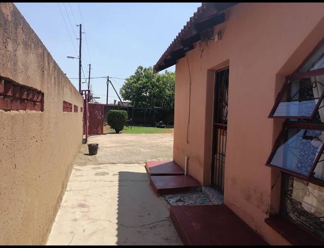 2 BEDROOM HOUSE FOR SALE IN LOTUS GARDENS